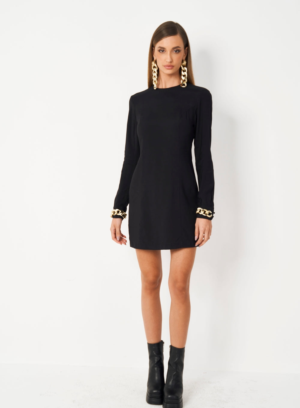 Elegant Chain-Trimmed Noir Dress